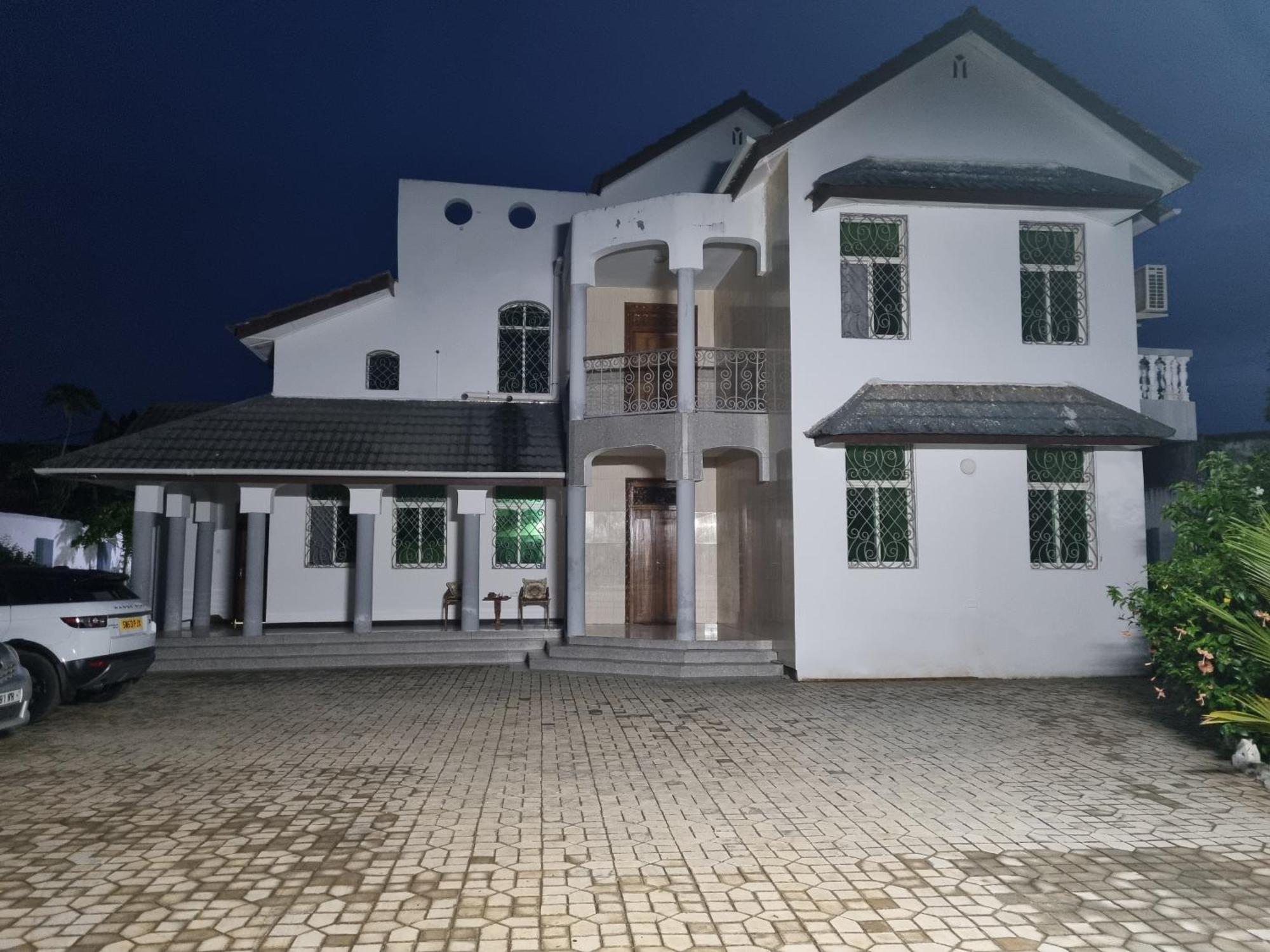 64 Zenj House Luxury Airport B&B Mbweni Εξωτερικό φωτογραφία
